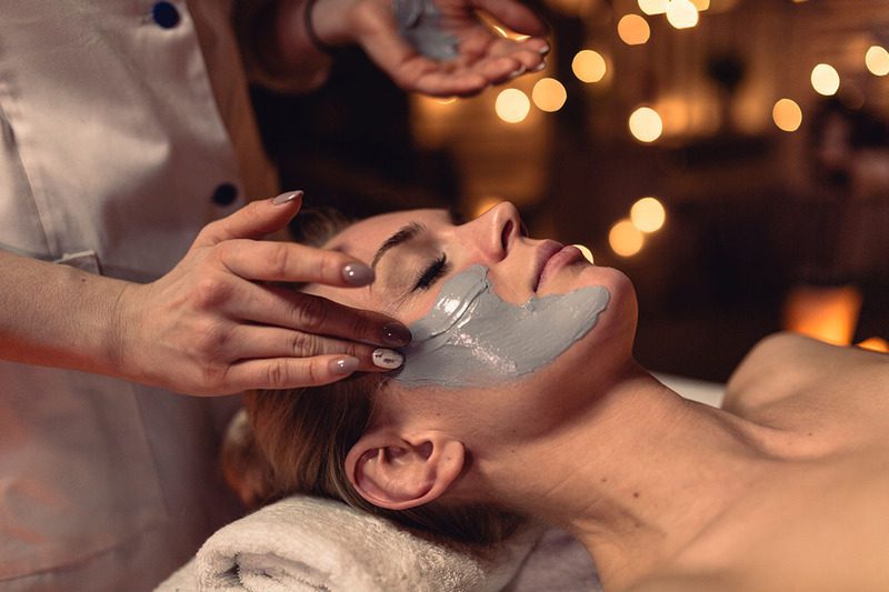 Hydrafacial treatment in Dubai at OMNIYAT Tower clinic – non-invasive deep cleansing and skin rejuvenation by certified aesthetic therapist